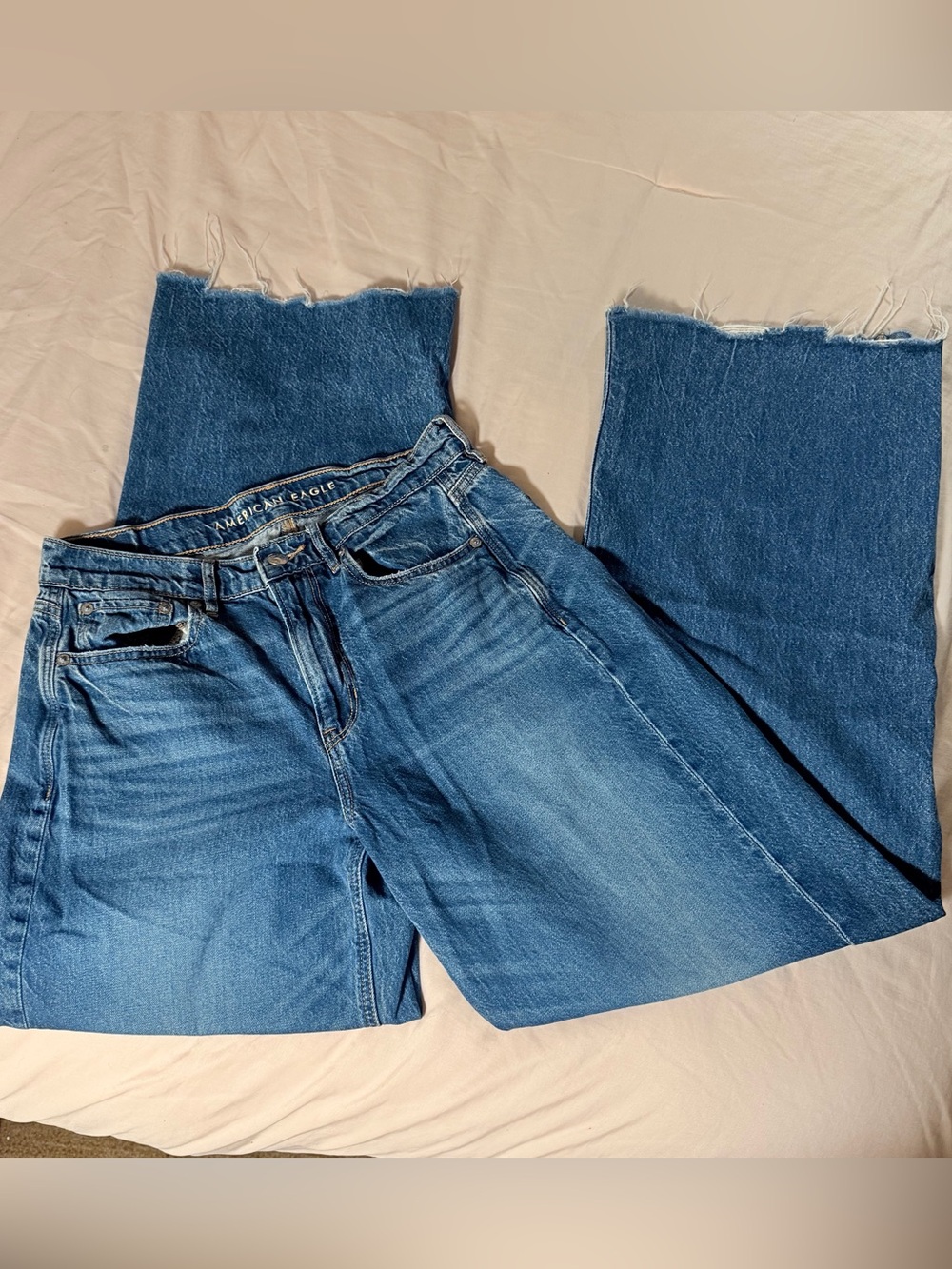 American Eagle Dark Wash High Waisted Wide-Leg Jeans with Frayed Hem size 6